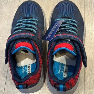 Brand new Skechers size 1 big boys with tag